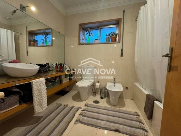 Moradia T3 para Venda em Nogueira e Silva Escura