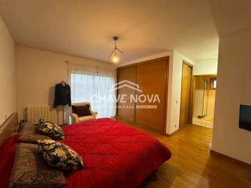 Moradia T3 para Venda em Nogueira e Silva Escura