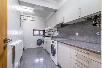 Apartamento T4 para Venda em Funchal (Santa Maria Maior)
