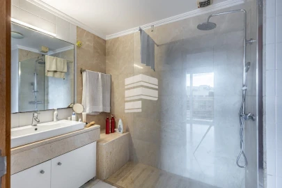 Apartamento T4 para Venda em Funchal (Santa Maria Maior)