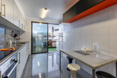 Apartamento T4 para Venda em Funchal (Santa Maria Maior)
