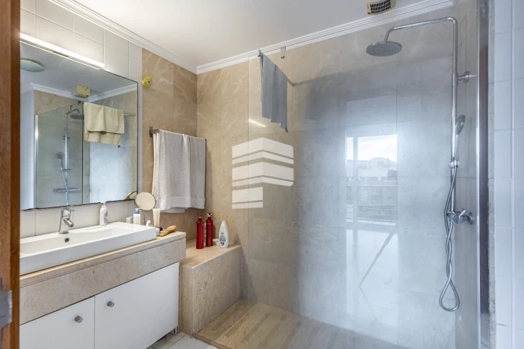 Apartamento T4 para Venda em Funchal (Santa Maria Maior) Foto 21