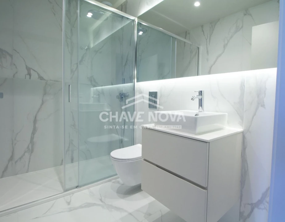Apartamento T4 para Venda em Arcozelo Foto 6