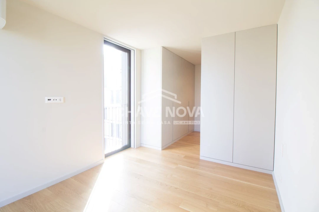 Apartamento T4 para Venda em Arcozelo Foto 9