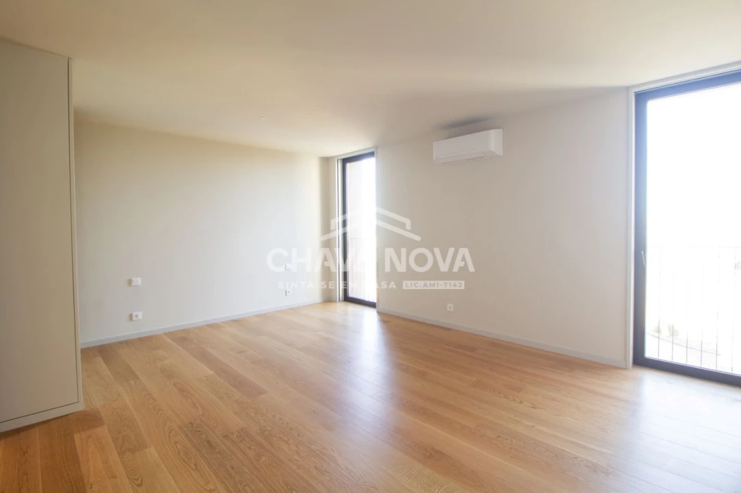 Apartamento T4 para Venda em Arcozelo Foto 11