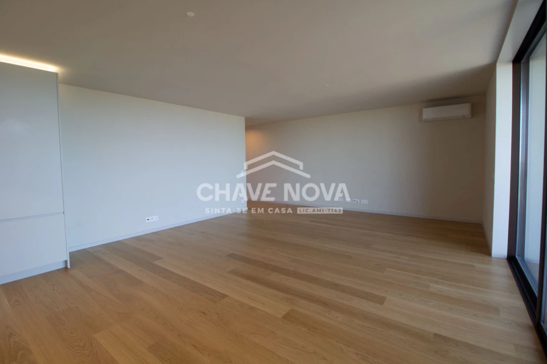Apartamento T4 para Venda em Arcozelo Foto 18