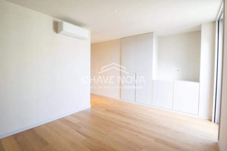 Apartamento T4 para Venda em Arcozelo Foto 4