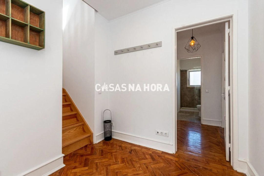 Apartamento T3 para Arrendamento em Campolide Foto 6