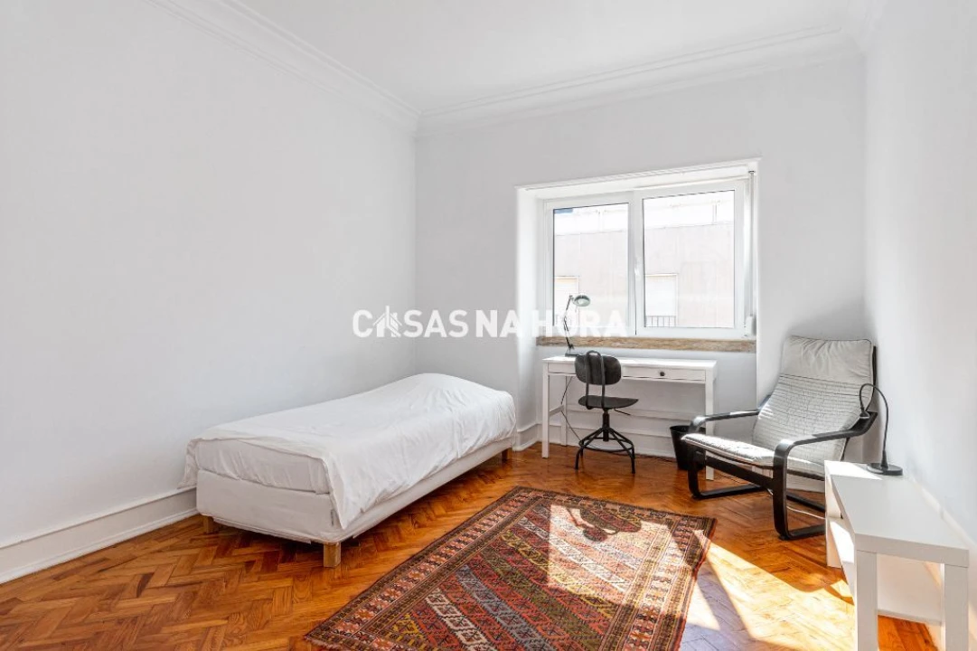 Apartamento T3 para Arrendamento em Campolide Foto 8