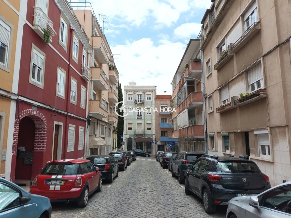 Apartamento T3 para Arrendamento em Campolide Foto 24