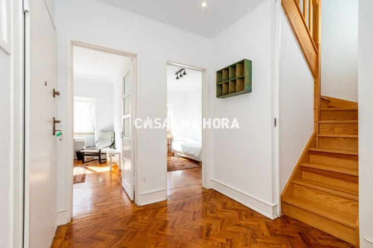 Apartamento T3 para Arrendamento em Campolide Foto 7
