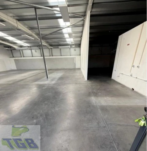 Armazém para Venda em Vila Franca das Naves e Feital