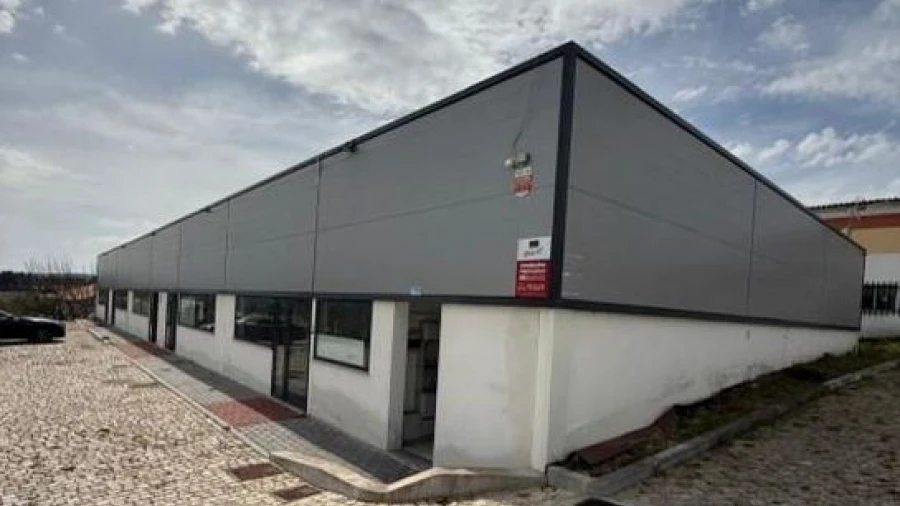 Armazém para Venda em Vila Franca das Naves e Feital
