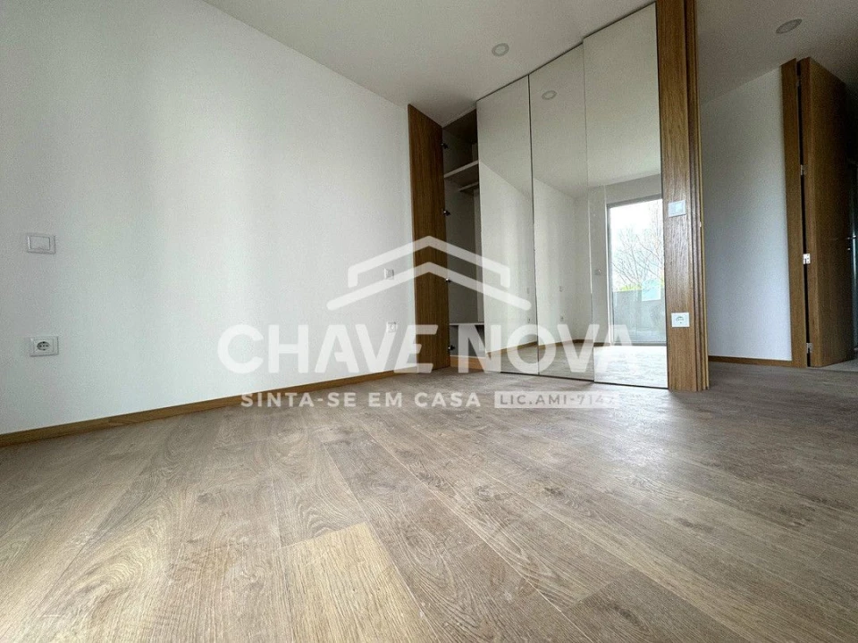 Apartamento T1 para Arrendamento em Ramalde Foto 6