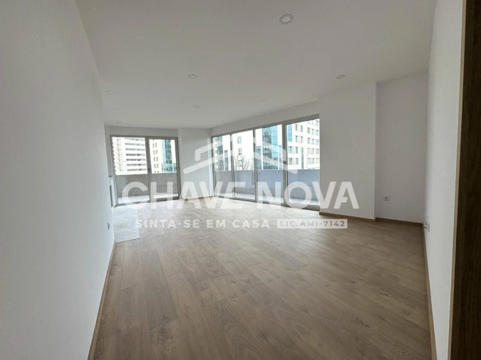 Apartamento T1 para Arrendamento em Ramalde Foto 2