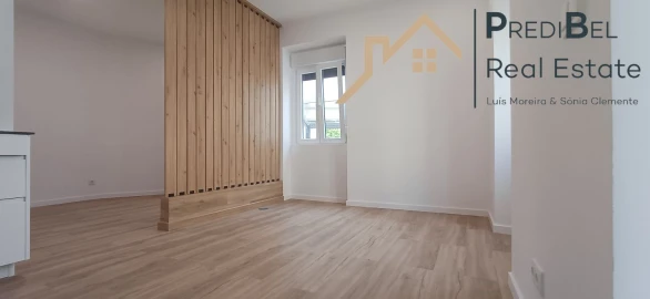 Apartamento T1 para Venda em Cacém e São Marcos