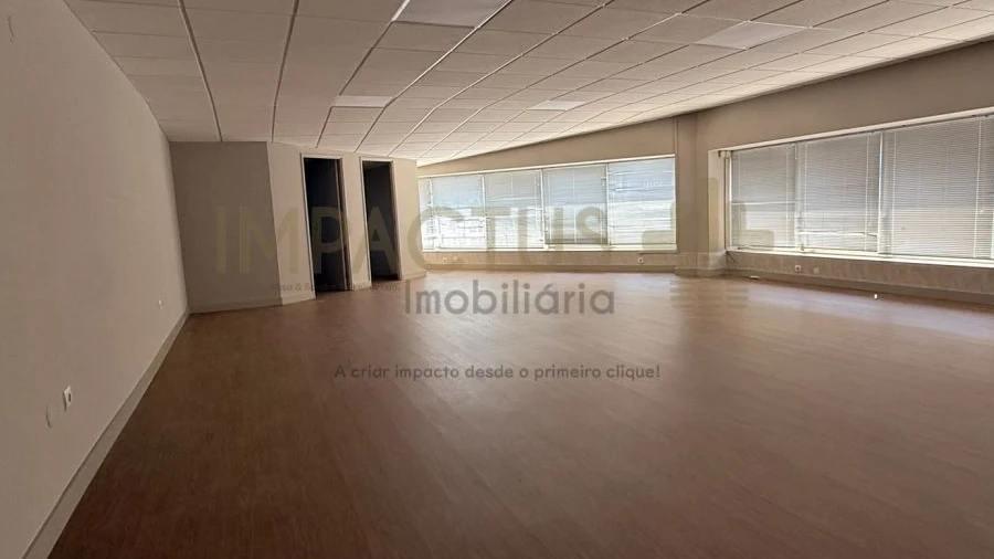 Loja para Arrendamento em Bougado (São Martinho e Santiago)
