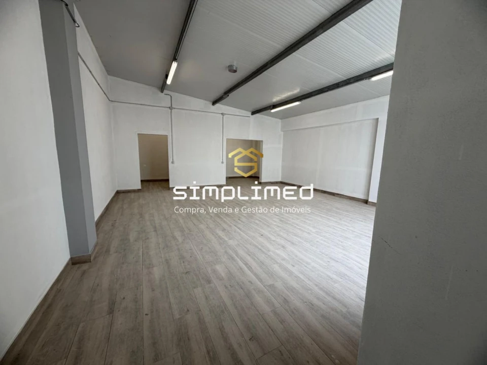 Loja para Venda em Baixa da Banheira e Vale da Amoreira Foto 9