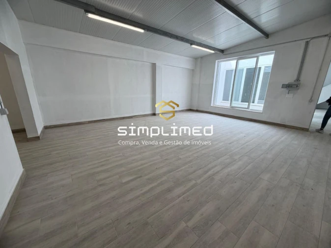 Loja para Venda em Baixa da Banheira e Vale da Amoreira Foto 11