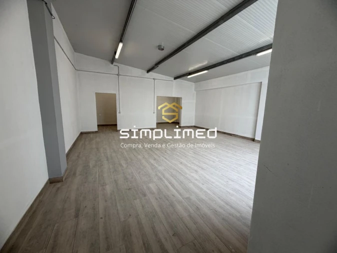 Loja para Venda em Baixa da Banheira e Vale da Amoreira Foto 9