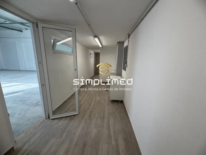 Loja para Venda em Baixa da Banheira e Vale da Amoreira Foto 13