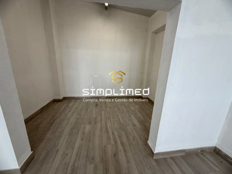 Loja para Venda em Baixa da Banheira e Vale da Amoreira Foto 10