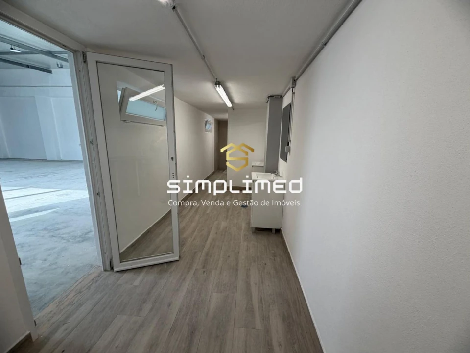 Loja para Venda em Baixa da Banheira e Vale da Amoreira Foto 13