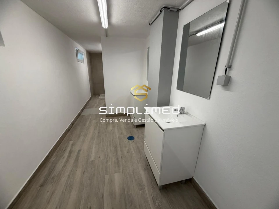 Loja para Venda em Baixa da Banheira e Vale da Amoreira Foto 14