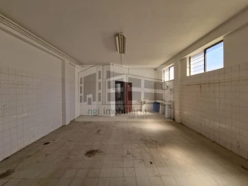 Loja para Venda em Torres Novas (Santa Maria, Salvador e Santiago)