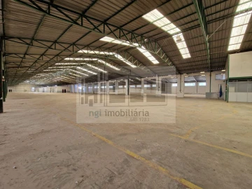 Loja para Venda em Torres Novas (Santa Maria, Salvador e Santiago)