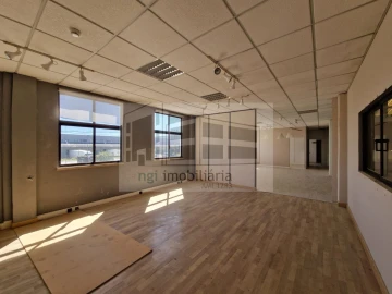 Loja para Venda em Torres Novas (Santa Maria, Salvador e Santiago)