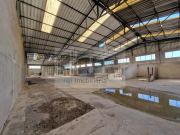 Loja para Venda em Torres Novas (Santa Maria, Salvador e Santiago)