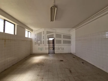 Loja para Venda em Torres Novas (Santa Maria, Salvador e Santiago)