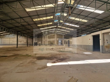 Loja para Venda em Torres Novas (Santa Maria, Salvador e Santiago)