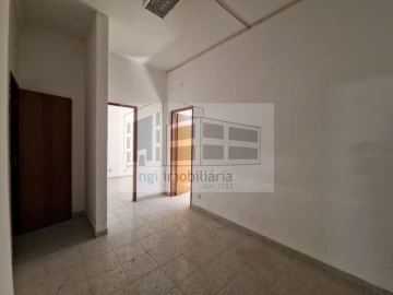 Loja para Venda em Torres Novas (Santa Maria, Salvador e Santiago)