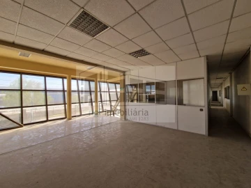 Loja para Venda em Torres Novas (Santa Maria, Salvador e Santiago)