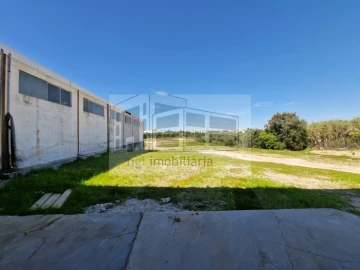 Loja para Venda em Torres Novas (Santa Maria, Salvador e Santiago)