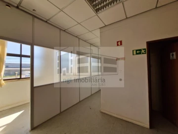 Loja para Venda em Torres Novas (Santa Maria, Salvador e Santiago)