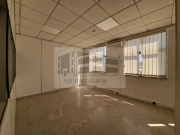 Loja para Venda em Torres Novas (Santa Maria, Salvador e Santiago)