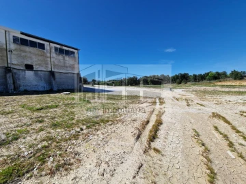 Loja para Venda em Torres Novas (Santa Maria, Salvador e Santiago)