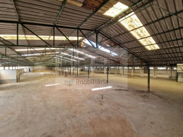 Loja para Venda em Torres Novas (Santa Maria, Salvador e Santiago)