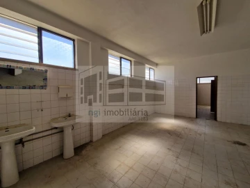 Loja para Venda em Torres Novas (Santa Maria, Salvador e Santiago)