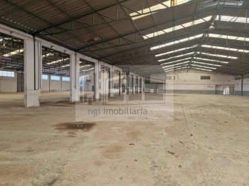 Loja para Venda em Torres Novas (Santa Maria, Salvador e Santiago)