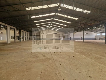 Loja para Venda em Torres Novas (Santa Maria, Salvador e Santiago)