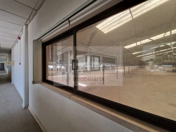 Loja para Venda em Torres Novas (Santa Maria, Salvador e Santiago)