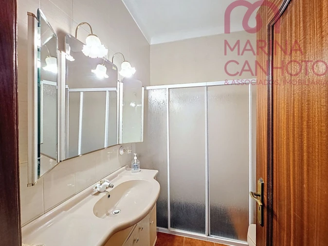 Moradia T4 para Venda em Bencatel Foto 5