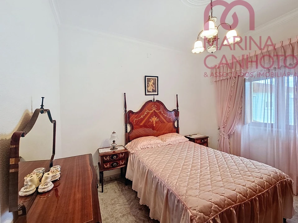 Moradia T4 para Venda em Bencatel Foto 30