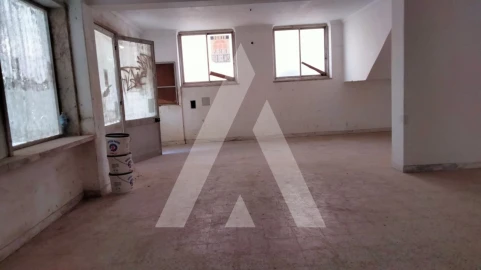 Loja para Arrendamento em Agualva e Mira-Sintra