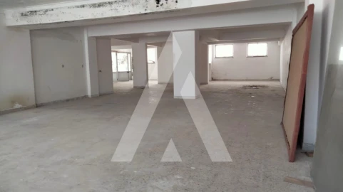 Loja para Arrendamento em Agualva e Mira-Sintra