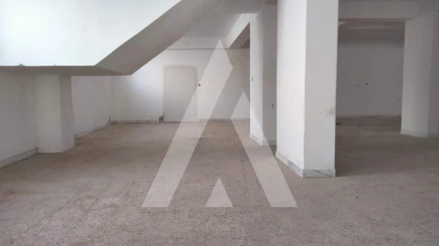 Loja para Arrendamento em Agualva e Mira-Sintra